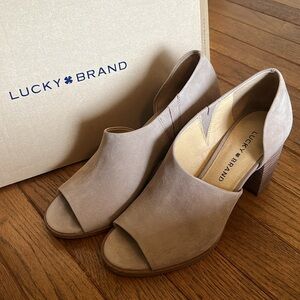 Lucky Brand block heel, open toe, soft suede shoe
